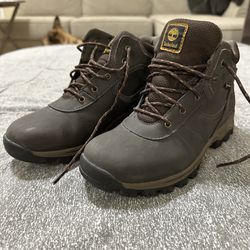 Timberland size 5 Boys/Unisex hiking boots