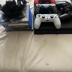 PS4 Slim, 4 Controls,7 Games