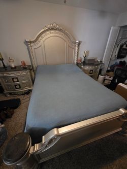 Queen bedroom set