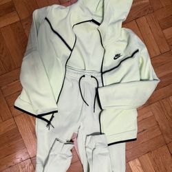 Nike Tracksuit Set – Size M