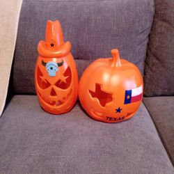 HAVE 5 BRAND NEW LIGHT UP HALLOWEEN PUMPKINS BRAND NEW $ 8.00 EACH NEW THANK YOU