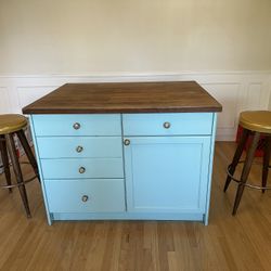 Kitchen Bar island With Two Stools 