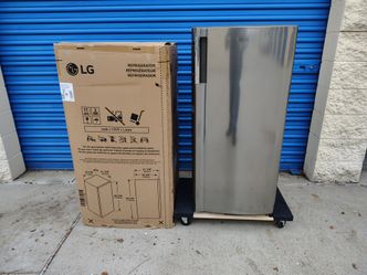 Refrigerator with freezer studio size *new LG