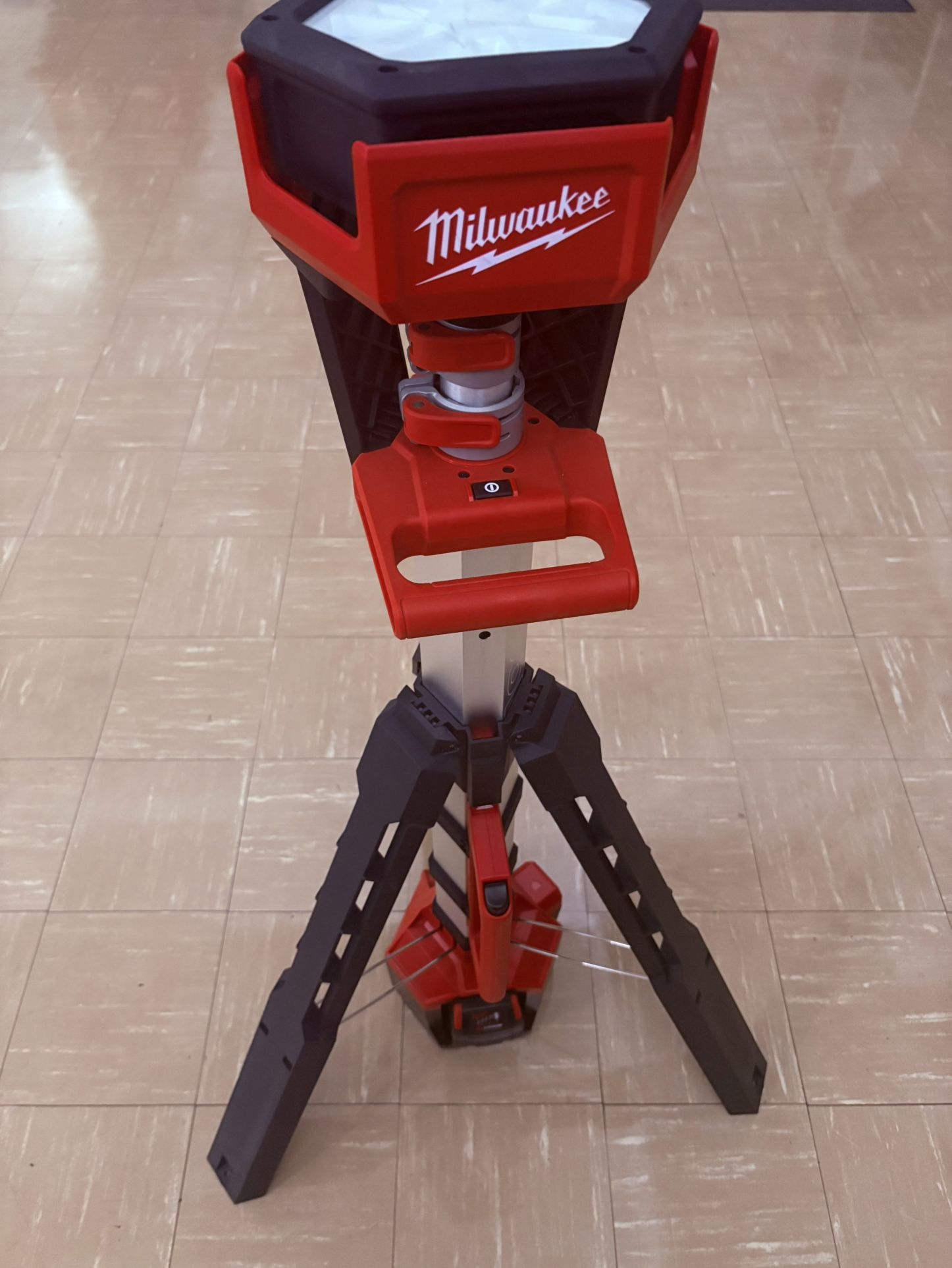 Milwaukee Rocket Light (with battery)