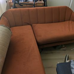 Loveseat w/Chaise (Ottoman)