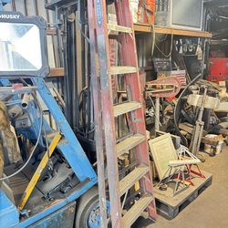 8ft fiberglass ladder