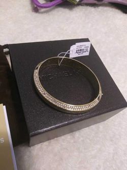 MICHAEL KORS BANGLE BRACELET