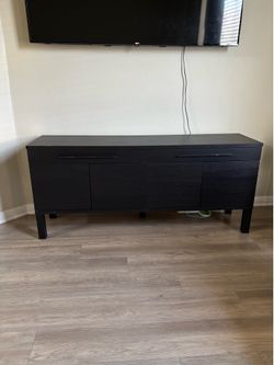 Entertainment center
