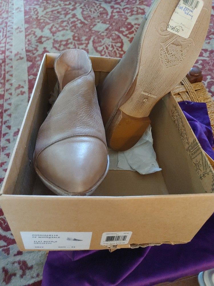 Free people, Size 41 ( 10 &1/2 ) US Adorable Ladies