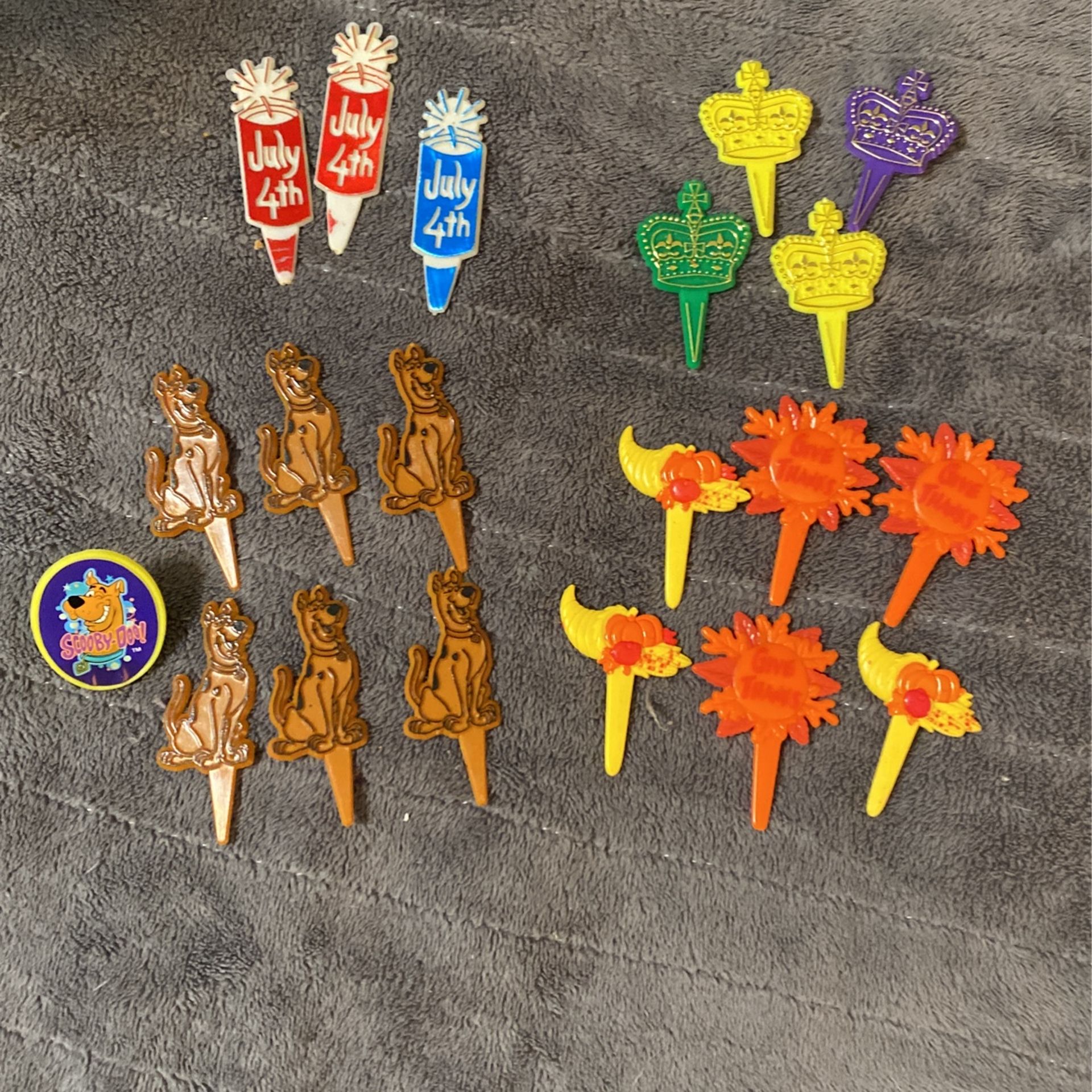 Vintage Cake/ Cupcake Decorations