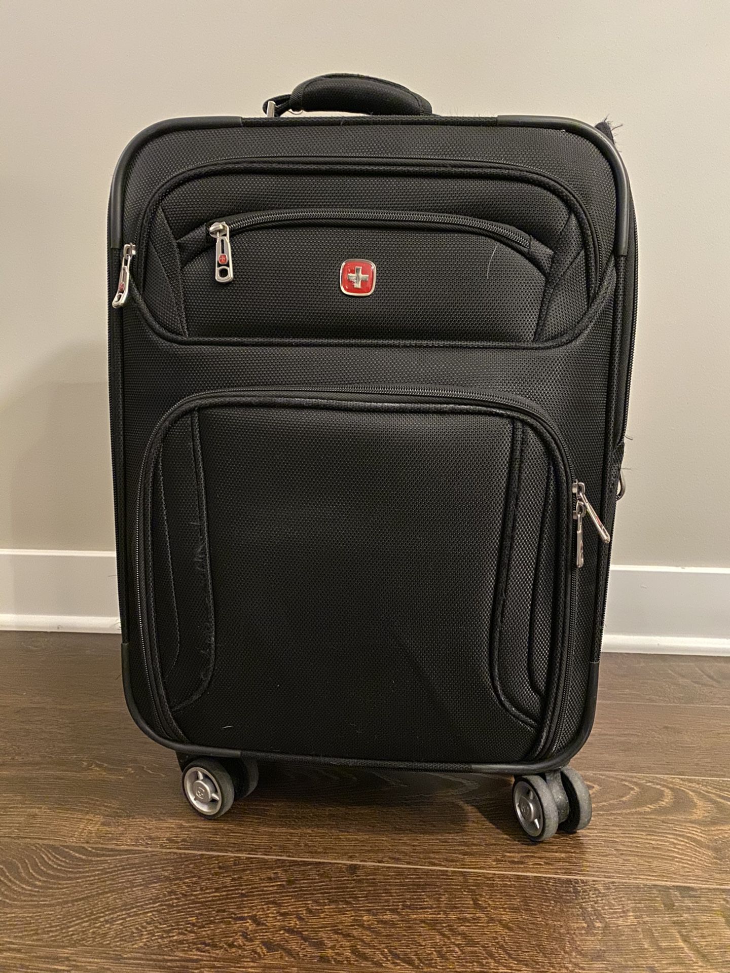 Good Condition Swiss Gear Rolling Carry On Luggage Bag