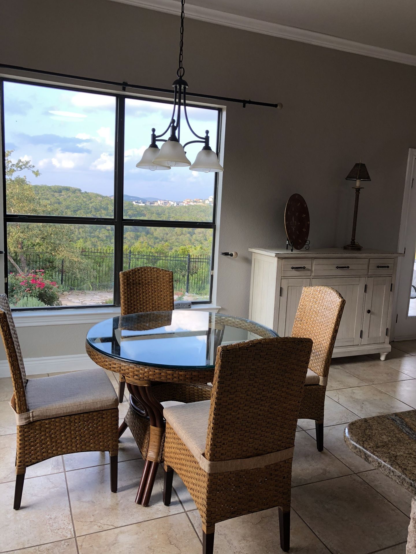 Pier 1 Imports Dining / Kitchen Table and 4 Chairs