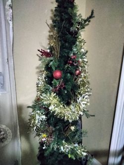 Árbol De Navidad Con Adornos $65....Adornos De 3 Cajas $45 