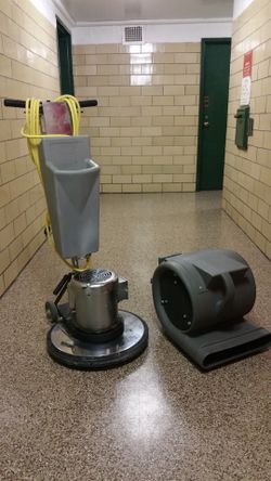 Floor stripping machine with tank and floor blower