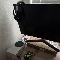 32inch Monitor Xbox Series $250