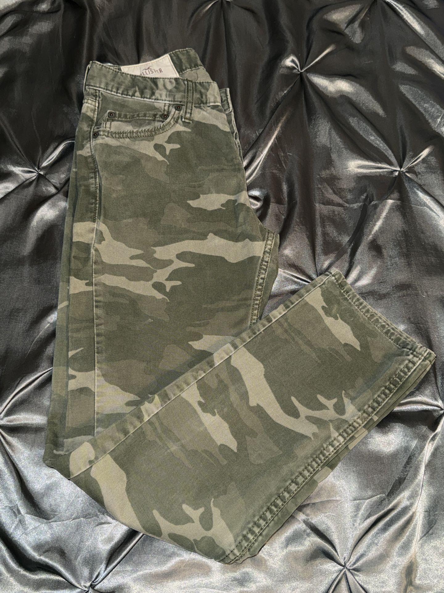 holister camo pants