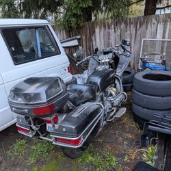 5 GL 1000 Gold Wing Motorcycles
