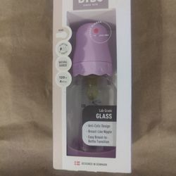 BIBS Baby Glass Bottle in the 120ml (4 US fl oz) size with a slow-flow natural rubber nipple. 
