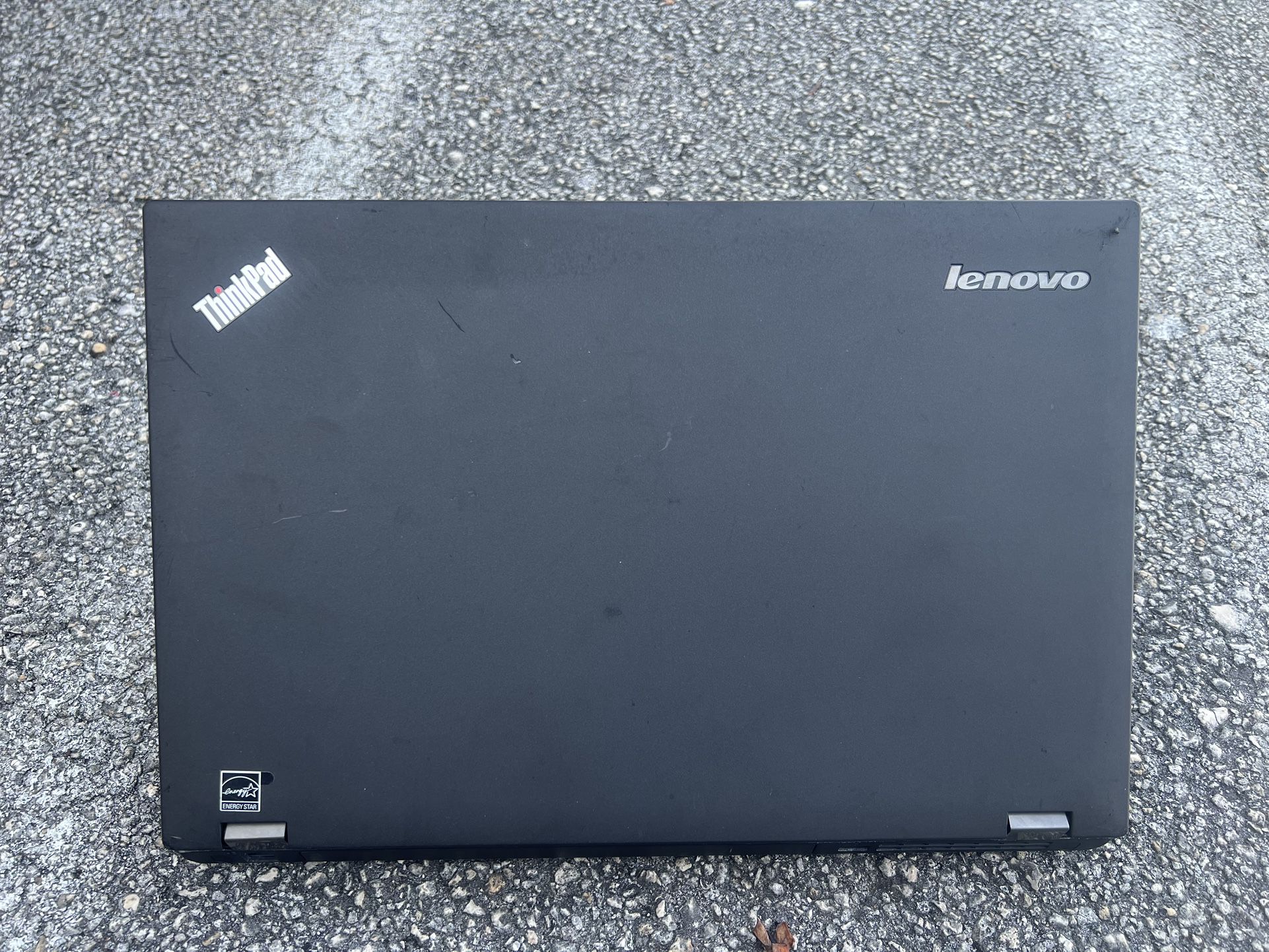 A Good Working Lenovo Laptop Windows 10 Pro   /500 Gig Hard Drive /4 Gig Ram Good Battery And New Charger  Complete With Everything
