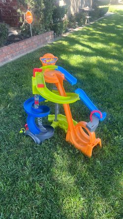 Hot Wheels Multi-Level Race Track Playset