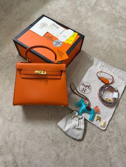 Hermès Kelly 20/25 Sellier, Orange Epsom, Gold Hardware