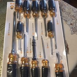 Paquete De Desarmadores. Con 12 Piezas 