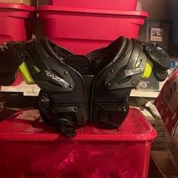 Gear Pro-Tec Razor Shoulder Pads Size LG