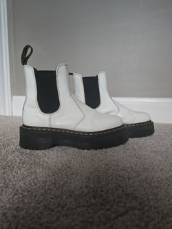 DR. MARTEN'S CHELSEA BOOT - SIZE 8