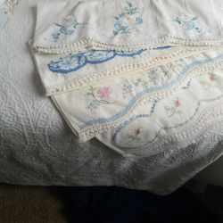 4 sets of 2 and bordered pillowcases vintage