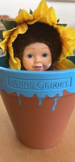 1999 Vintage Anne Geddes Baby Sunflower doll and blue pot