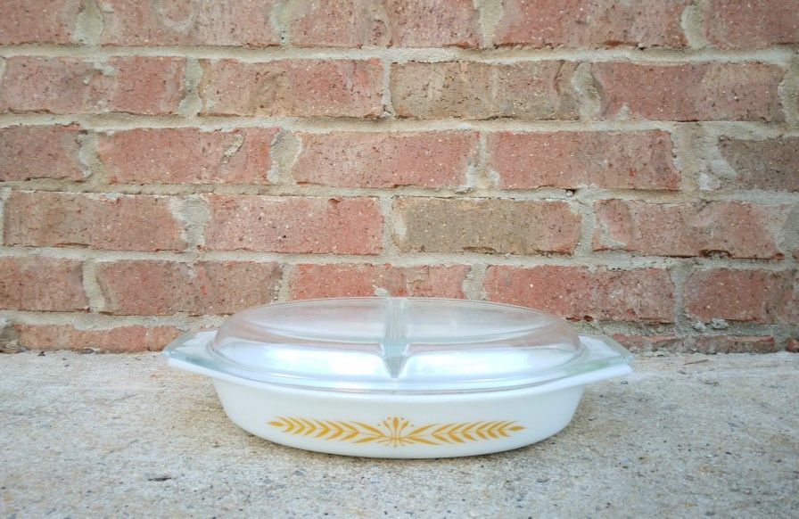 Vintage Pyrex Royal Wheat 1 1/2 Quart Oval Covered Casserole Dish