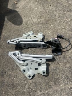 2014-2019 Cadillac CTs Hood Hinges And Latch 
