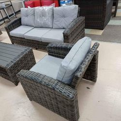 🚚3/7 DAYS DELİVERY Cloverbrooke Gray 4-Piece Outdoor Conversation Set
by Ashley Furniture
