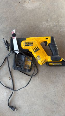 Dewalt zawzall 20v comes with battery and charger