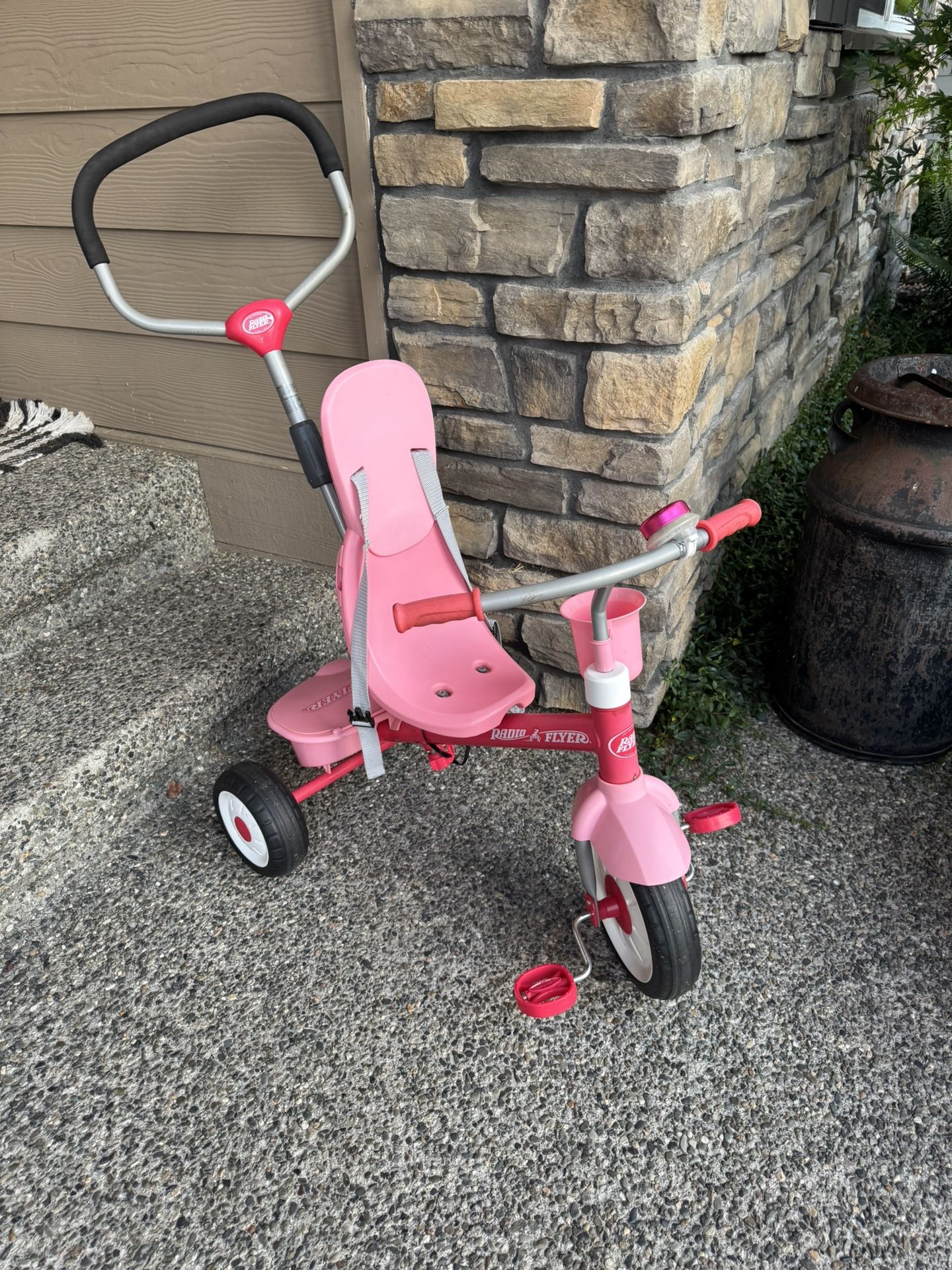 Radio Flyer Steer And Stroll Kids Tricycle.