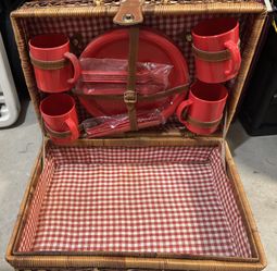 Picnic Basket With Utensils