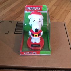Peanuts Snoopy Santa Solar Bobbler