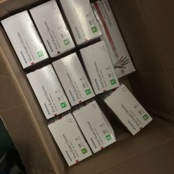   ✅ not selling single boxes only selling bundle-5 boxes M and XL Only for 40!!!👏—single boxes of each size- each box has 100 single gloves--medical 