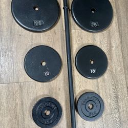 BRAND NEW 6 ft Standard Bar With Pairs Of 25s, 10s And 5s. (Total: 100 lbs)