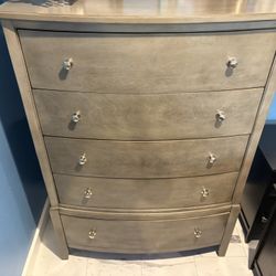6 Piece Bedroom Set-Dressers, Nightstands, Lamps