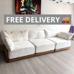 •Free Delivery• Inside Weather Sectional Couch 🚚