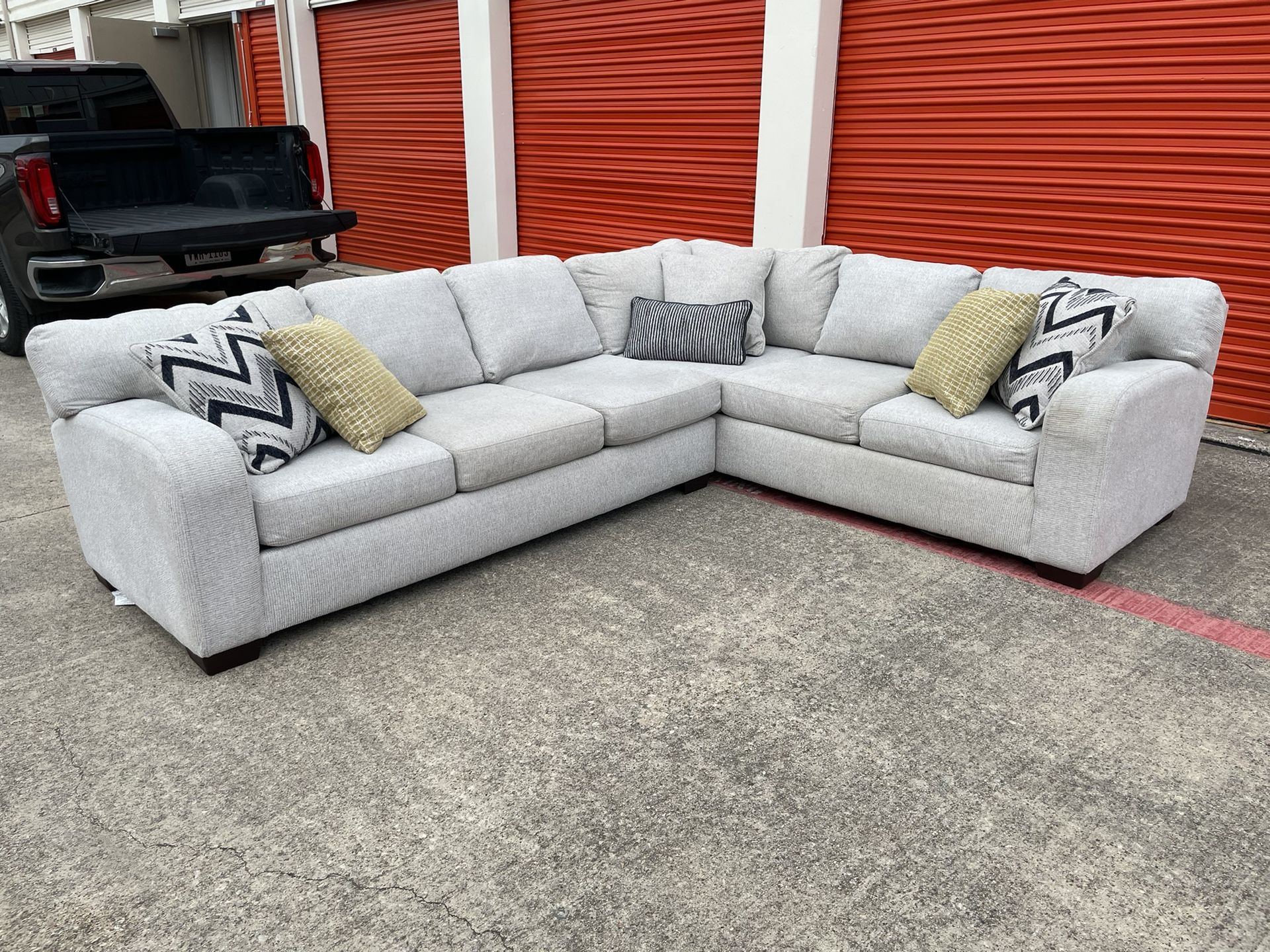 *FREE DELIVERY* Gray Sectional