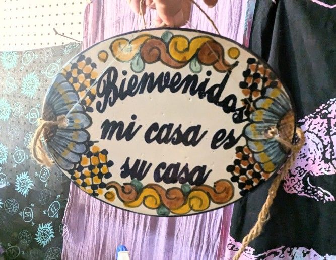 Spanish Welcome Sign