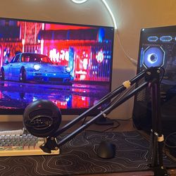 Selling pc setup (pc, mouse, keyboard, monitor)