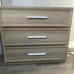 Dresser/nightstand 3drawer