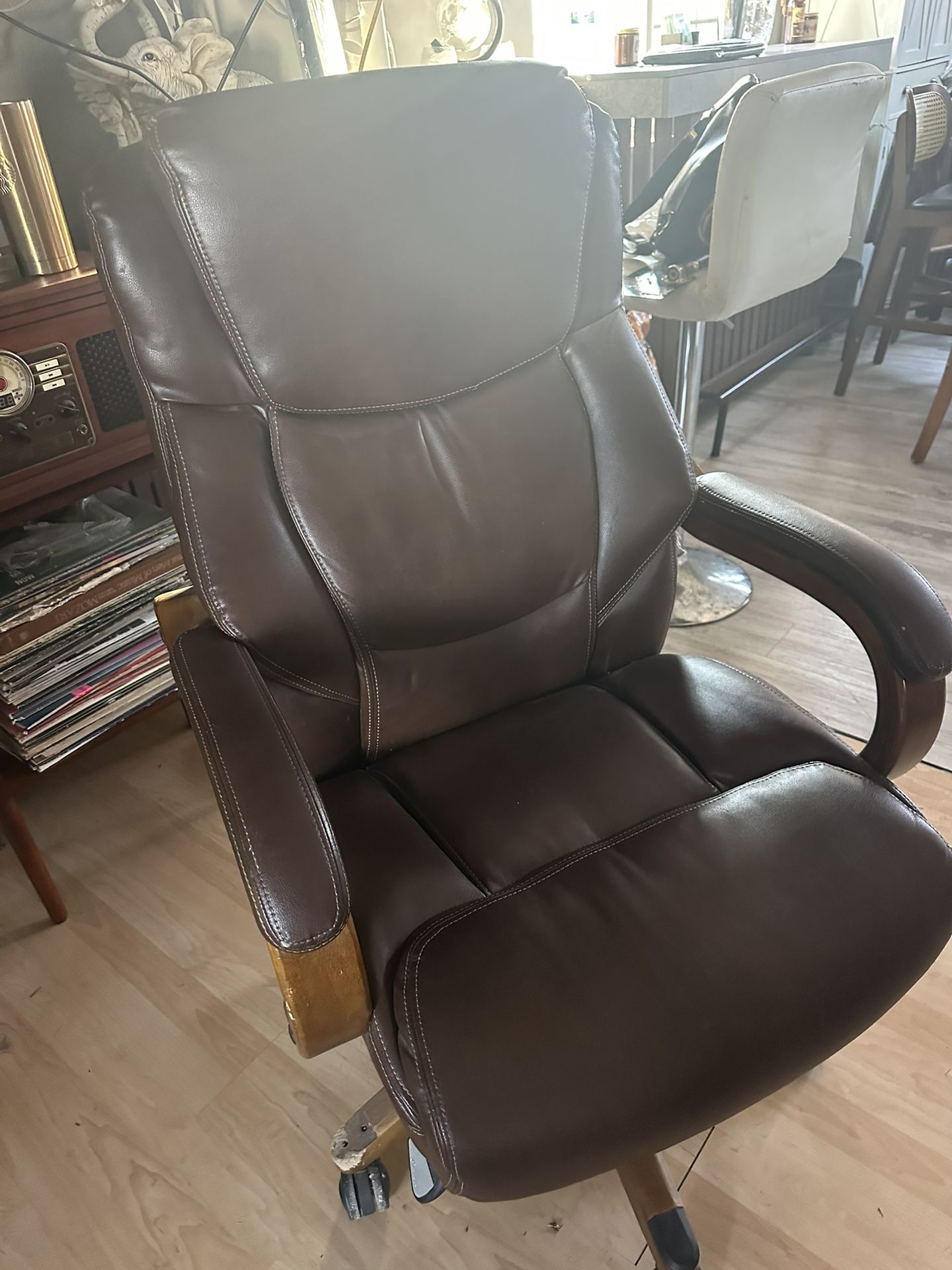 Brown lazy boy Office Chair
