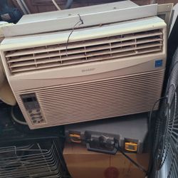Air Conditioner 8,000 Btu With Engery Saver