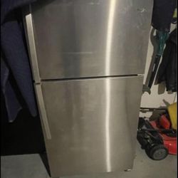 Whirlpool Refrigerator With Ice Maker 