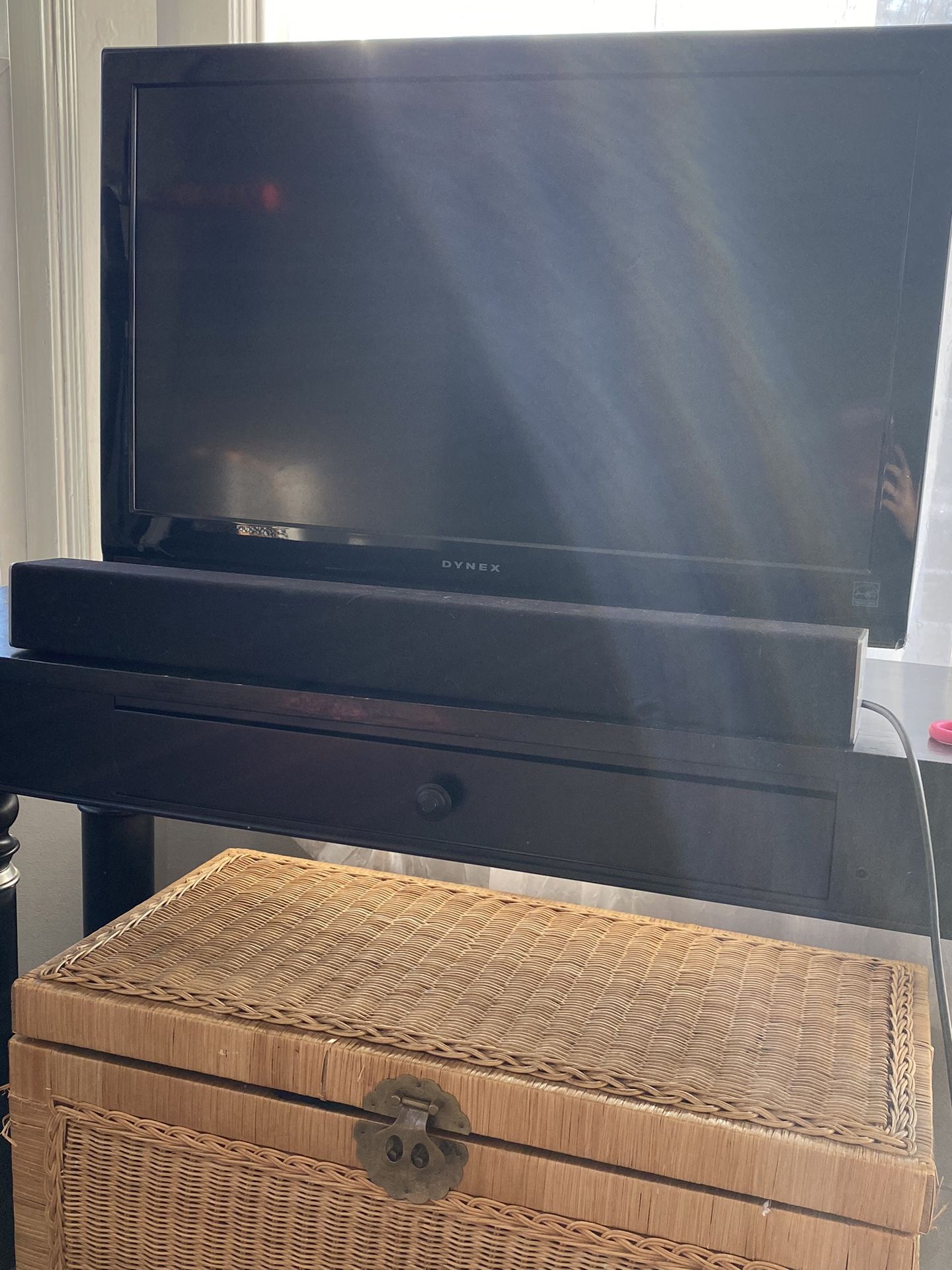 Vizio Bluetooth Sound Bar With Remote. Adapter And Batteries Not Included