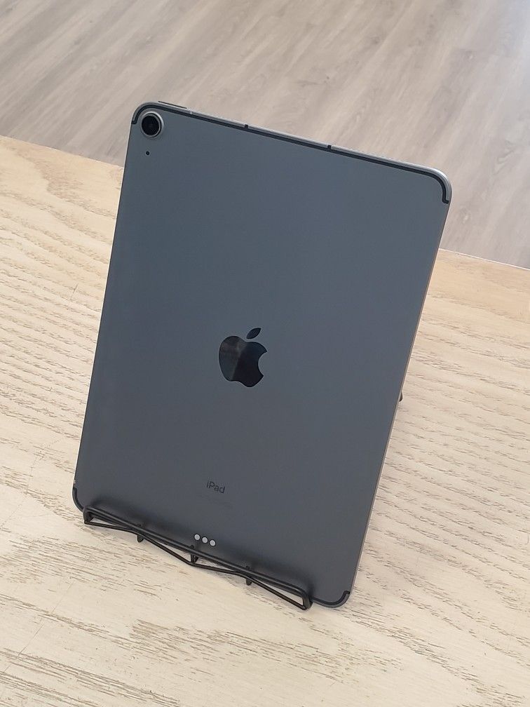 🚀 Apple iPad Pro 12.9" (3rd Generation) – Pre-Owned (WiFi Model)